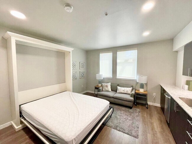 1085 103rd Ave NE Bellevue, WA 98004 photo 3