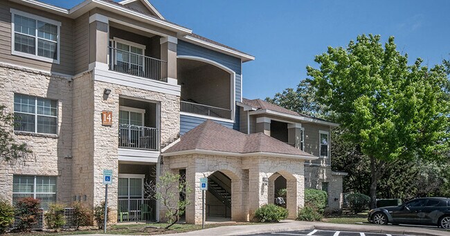 Hidden Lake Apartments photo 4