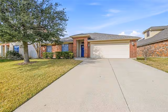 835 Evergreen Ln Burleson, TX 76028 photo 2
