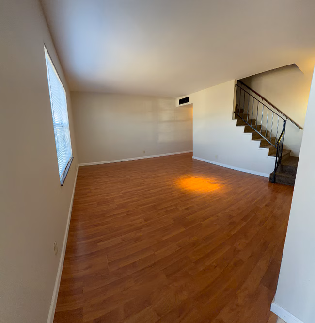 121 E 14th Pl photo 3