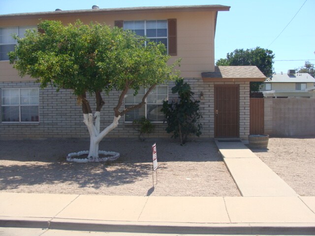 121 E 14th Pl photo 2