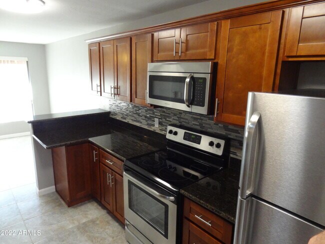 3026 E Brill St Phoenix, AZ 85008 photo 4