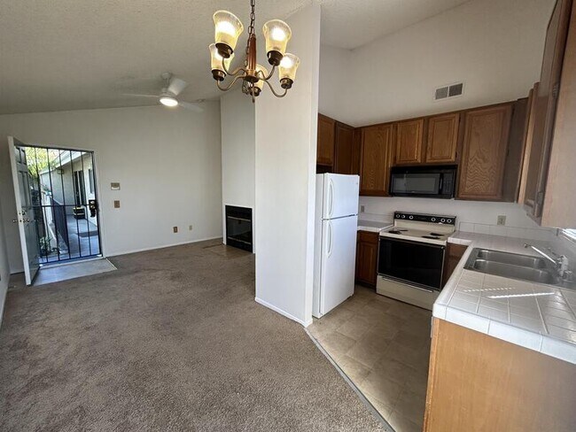 4576 Hawley Blvd San Diego, CA 92116 photo 4