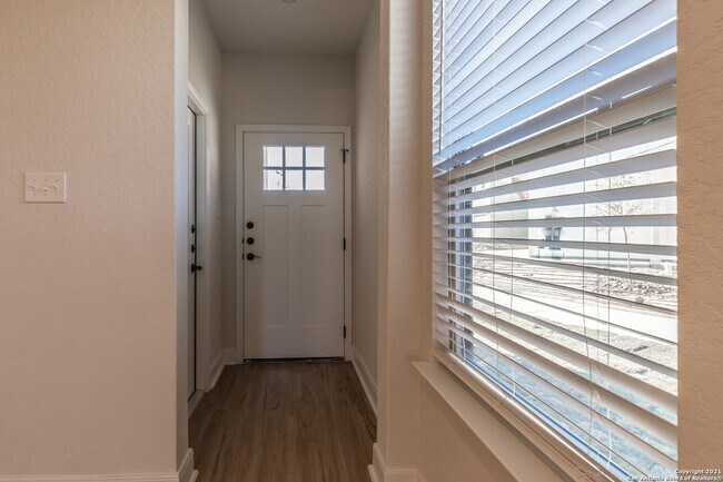 10351 Lynwood Crk San Antonio, TX 78245 photo 5