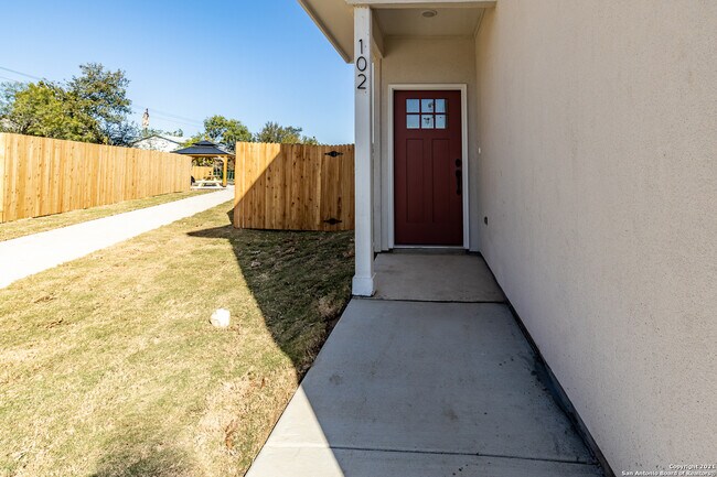 10351 Lynwood Crk San Antonio, TX 78245 photo 4