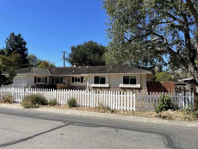 2048 Louise Ln Los Altos, CA 94024 photo 2