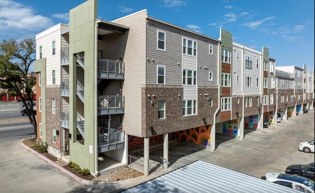 4611 N Interstate 35 Frontage Rd Austin, TX 78722 photo 3
