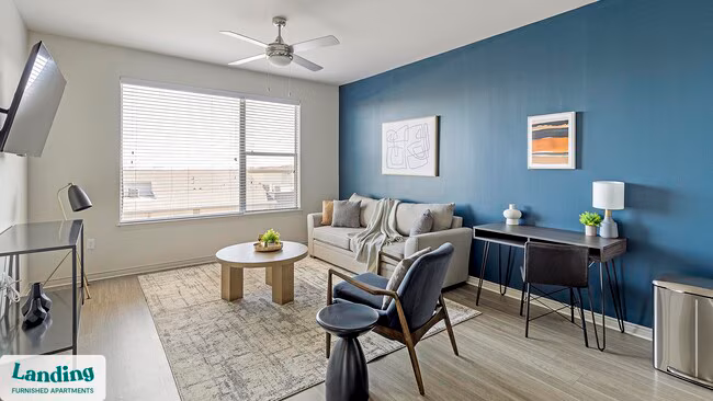 750 Fort Worth Ave Dallas, TX 75208 photo 2