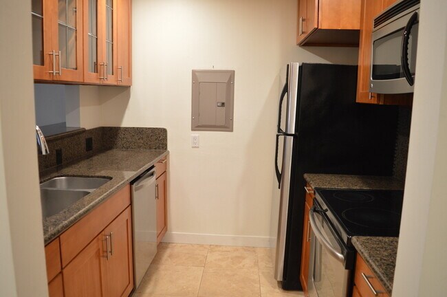 6401 Lake Washington Blvd NE Kirkland, WA 98033 photo 3