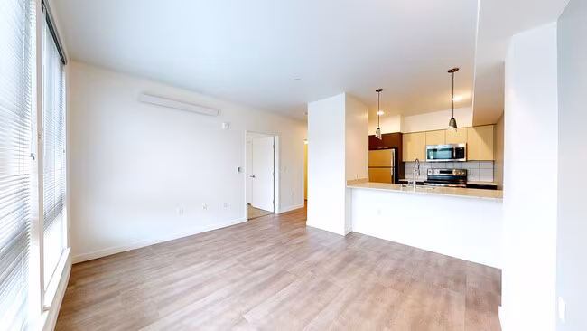 Crane Interbay Apartments photo 2