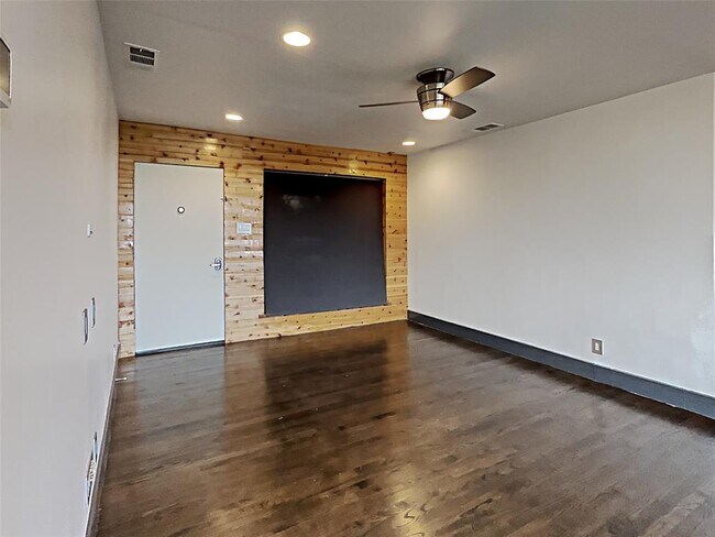 2307 Cardinal Ln Garland, TX 75042 photo 2