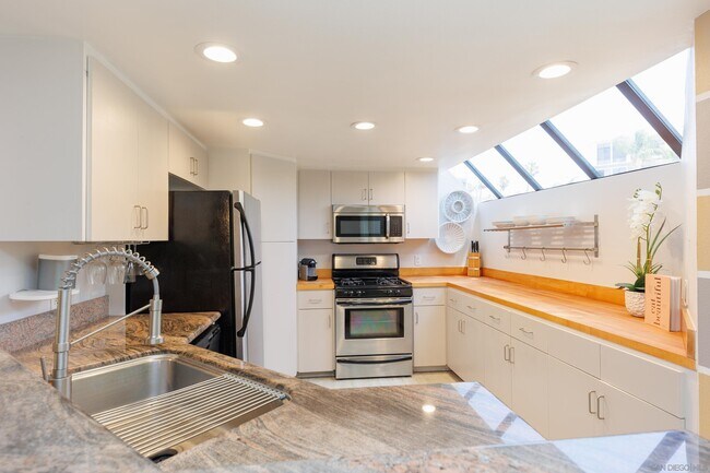 8132 Camino del Sol San Diego, CA 92037 photo 4