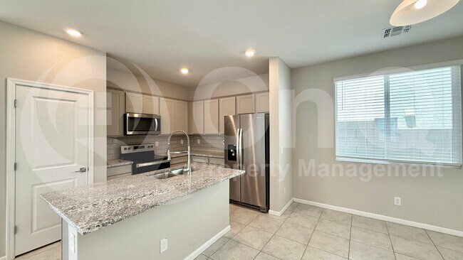 17381 W Daley Ln Surprise, AZ 85387 photo 5