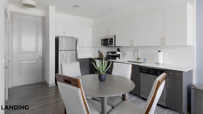 1001 S Center St Arlington, TX 76010 photo 4