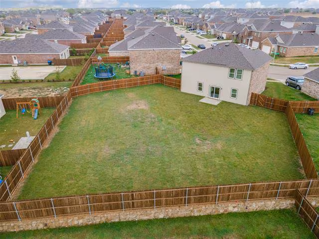 10301 Castle Lyons Lane, Crowley, TX 76036 photo 3