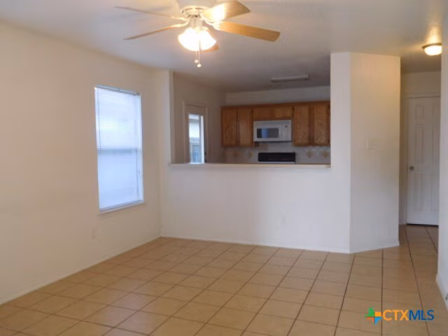 933 Rosewood Dr Harker Heights, TX 76548 photo 2
