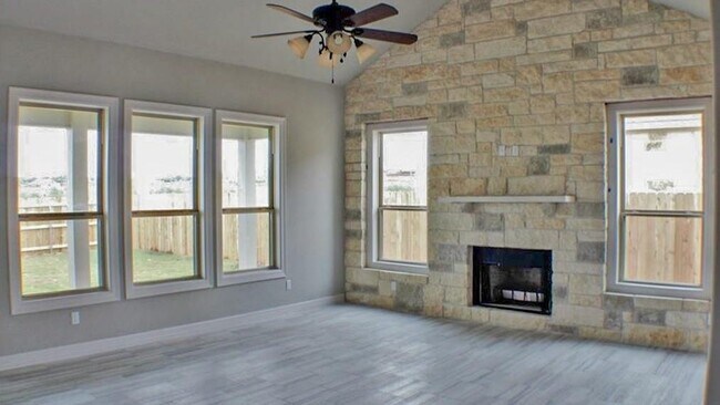 336 Jake Dr Jarrell, TX 76537 photo 5