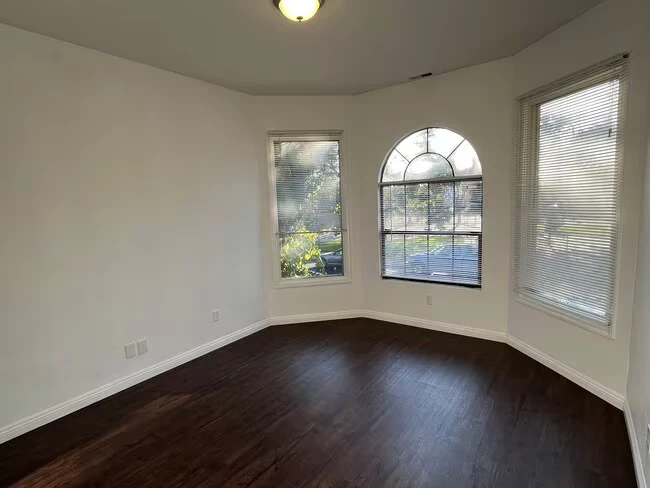 3136 Union St Oakland, CA 94608 photo 3