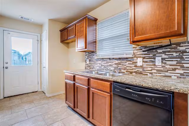 809 East College Street, Princeton, TX 75407 photo 5