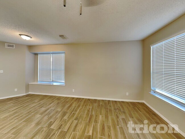 317 Meandering Way Court, Glenn Heights, TX 75154 photo 5