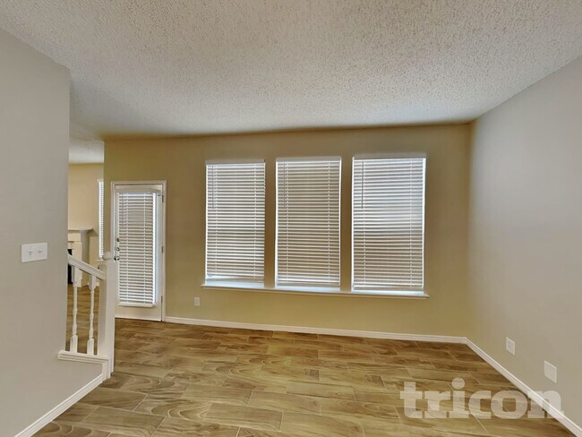 317 Meandering Way Court, Glenn Heights, TX 75154 photo 3