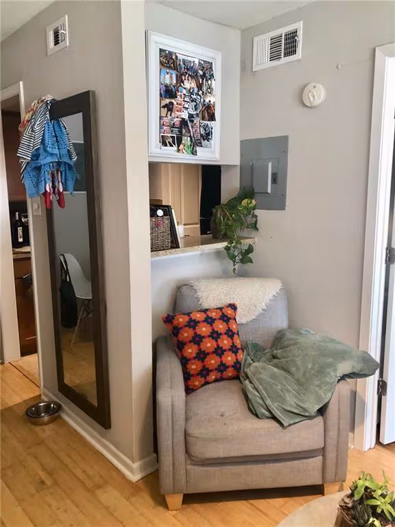 Adorable 1 Bedroom Apartment photo 2