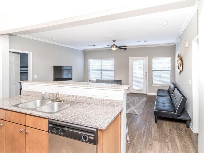 2502 Leon St Austin, TX 78705 photo 4