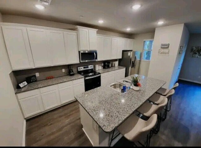1270 Alamo Drive, Lewisville, TX 75077 photo 2