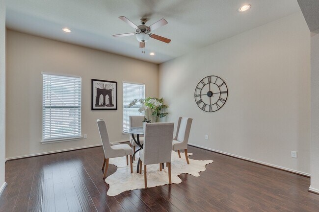 2705 McCart Ave Fort Worth, TX 76110 photo 4