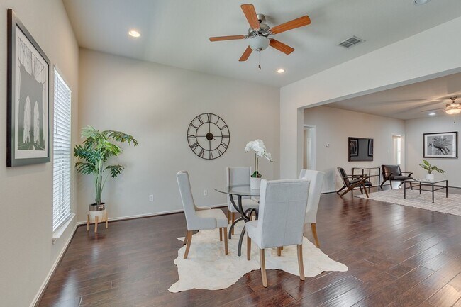 2705 McCart Ave Fort Worth, TX 76110 photo 3
