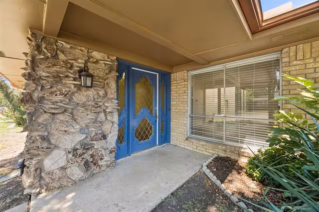 7639 Dentcrest Drive, Dallas, TX 75254 photo 2