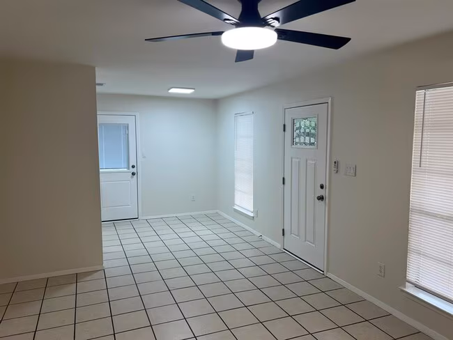 5302 Indio Cir Austin, TX 78745 photo 4