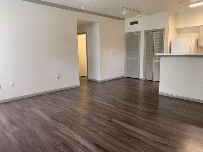 Lakeline Apartments photo 4