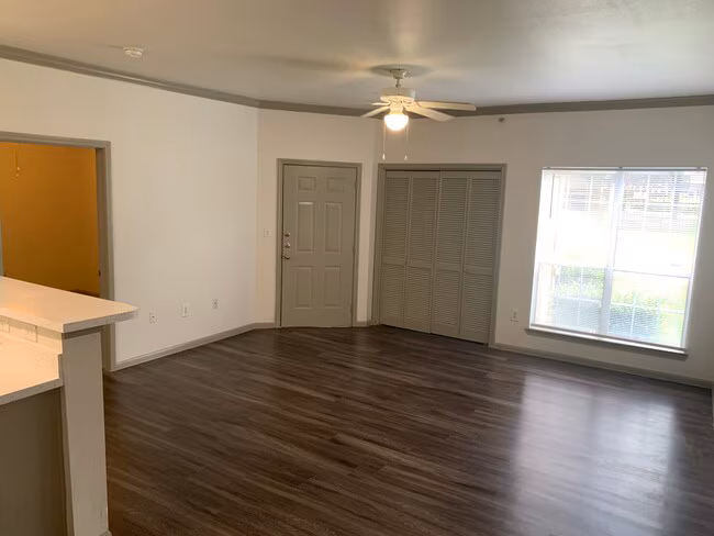 Lakeline Apartments photo 3