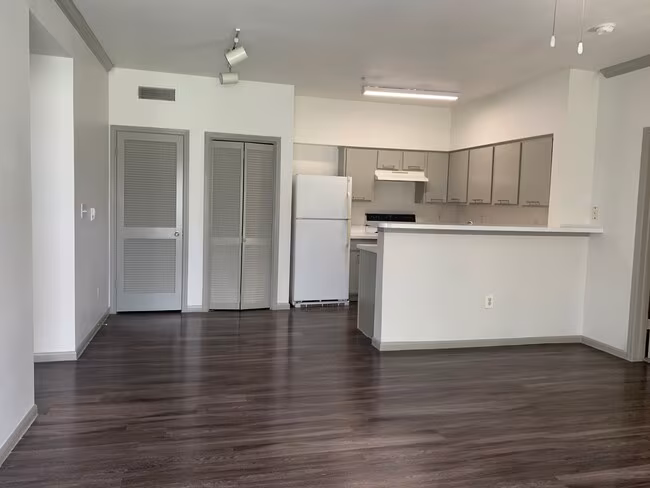 Lakeline Apartments photo 5