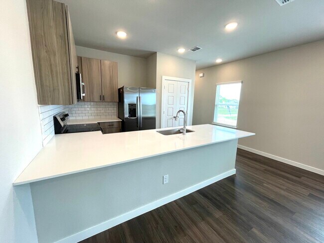 1127 Eloise Dr Crowley, TX 76036 photo 2