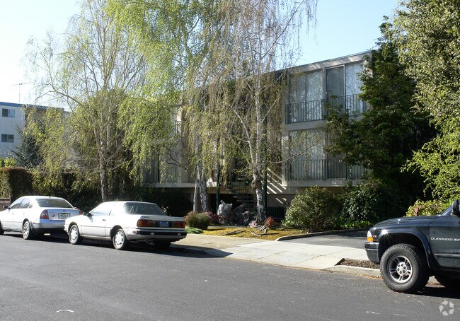 Picture Perfect Apartment in A+ Location photo 2