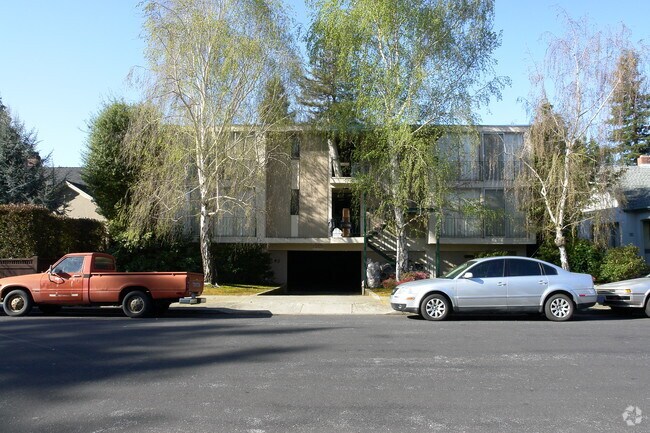 Picture Perfect Apartment in A+ Location photo 3