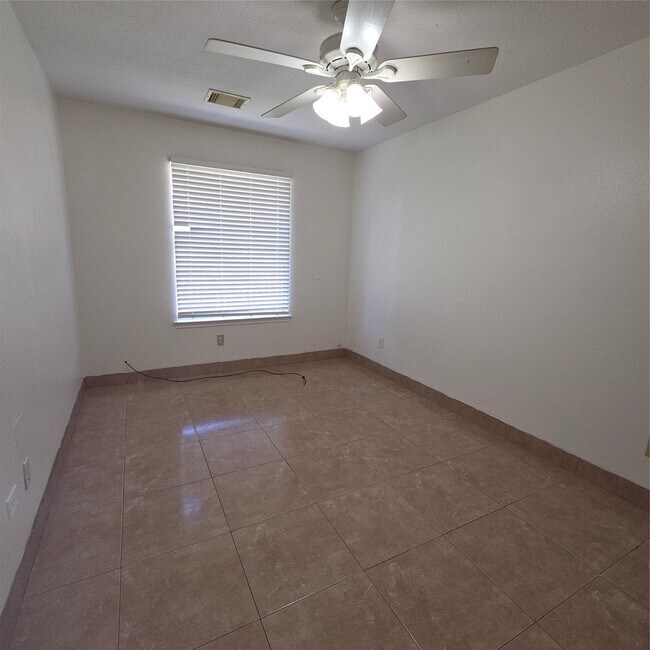 10834 Cayman Mist Drive, Houston, TX 77075 photo 5