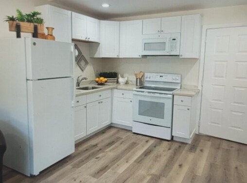 *Beautiful 1 Bedroom, SENIOR living facility photo 3