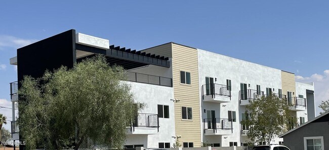 1457 E Taylor St Phoenix, AZ 85006