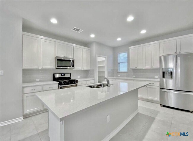 816 Alta Way, Leander, TX 78641 photo 2