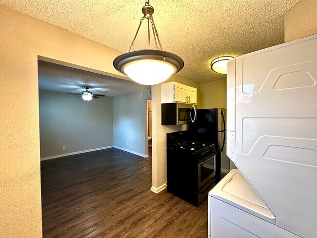 2401 Manor Rd Austin, TX 78722 photo 4
