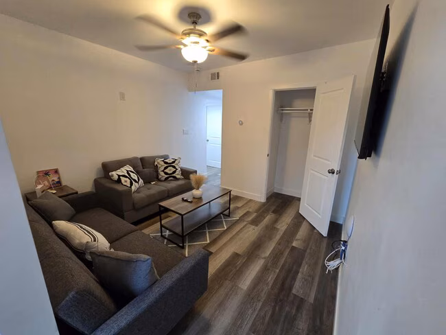534 R Ave National City, CA 91950 photo 2