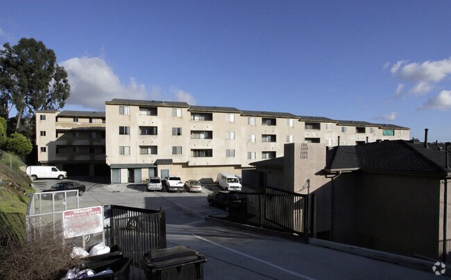 1144 1/2 Eureka Street photo 2