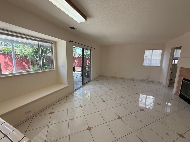 581 Hellyer Ave San Jose, CA 95111 photo 2