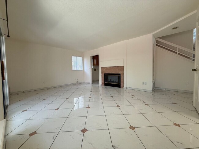 581 Hellyer Ave San Jose, CA 95111 photo 3