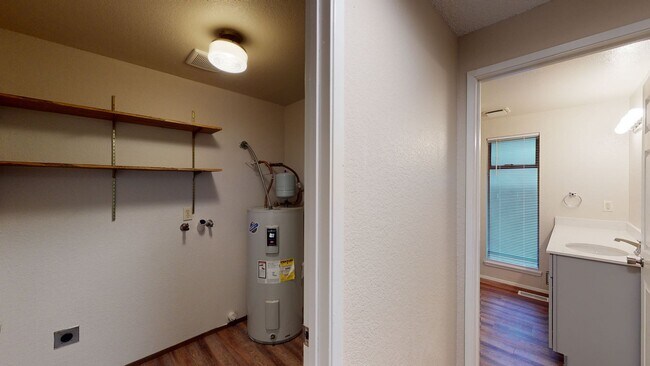 1520 E Main St Auburn, WA 98002 photo 2