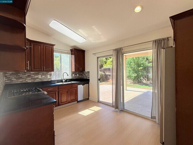 1746 Highland Cir Fairfield, CA 94534 photo 5