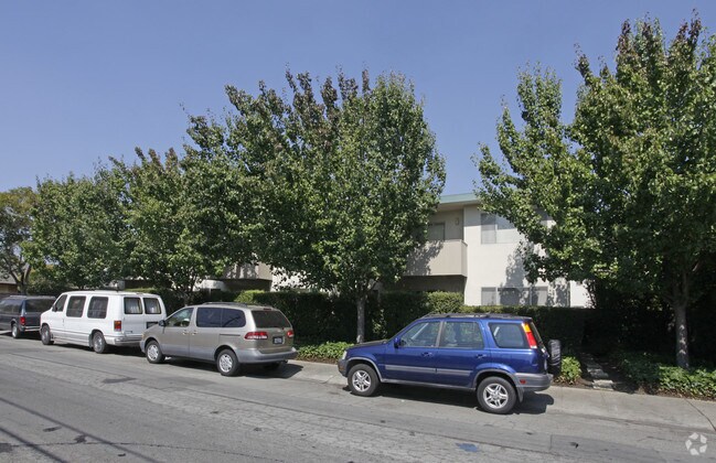 Curtner Apartments photo 2